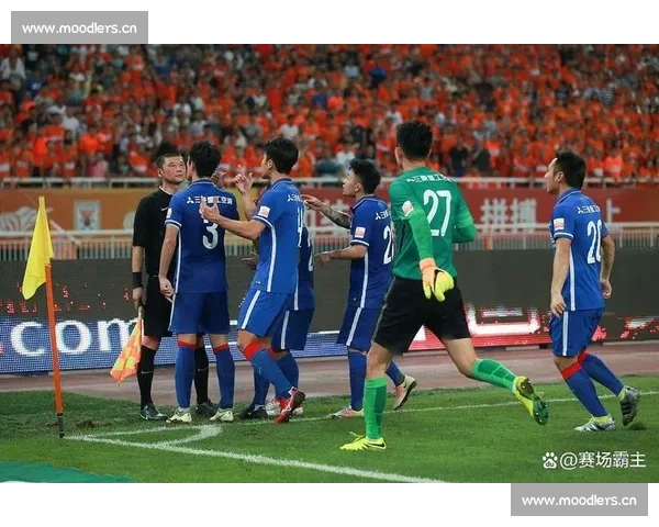 关键足球赛事比分揭晓强强对话结果引发球迷热议与本轮走势分析预判