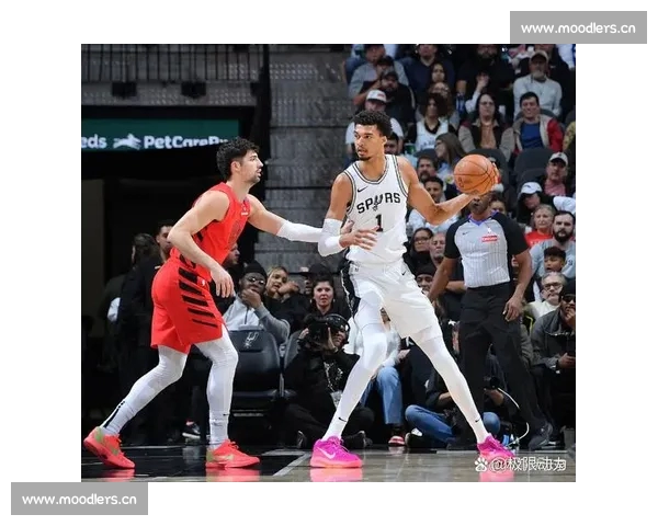 聚焦NBA直播全景解析赛场瞬间球星对决与战术风云热血时刻精彩呈现 聚焦NBA直播全景解析赛场瞬间球星对决与战术风云热血时刻精彩呈现